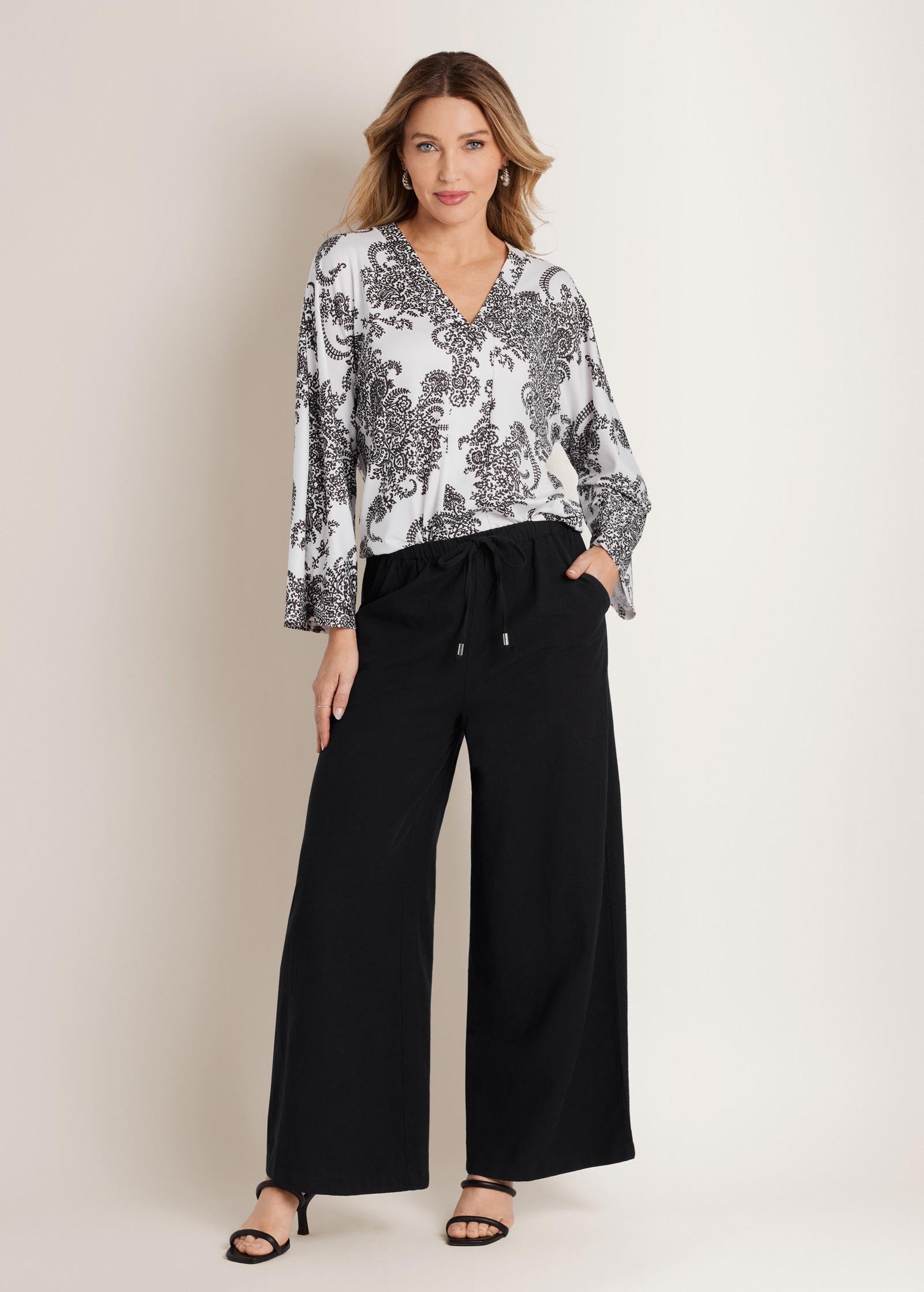 banded hem top white/black banded hem top white/black