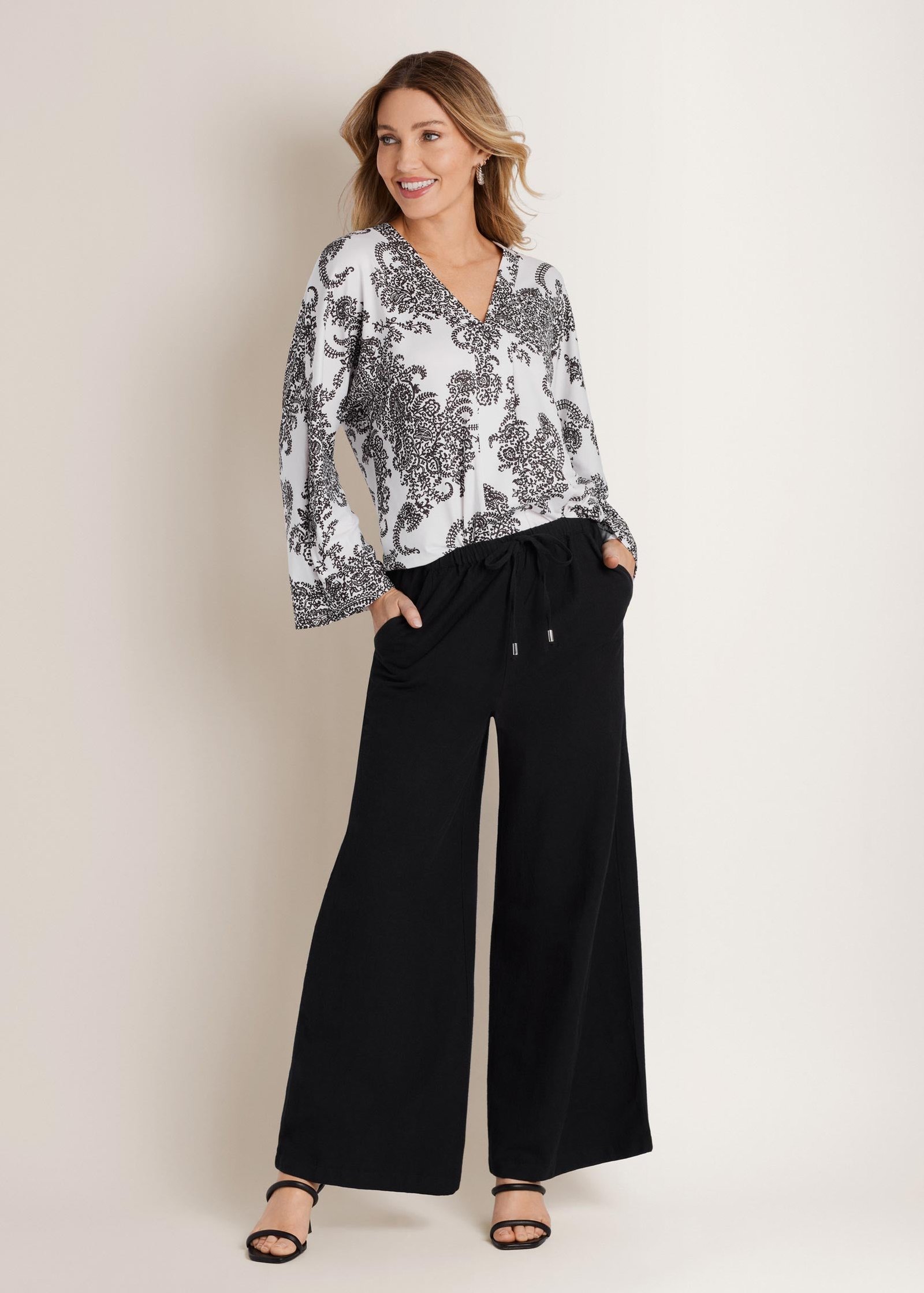 banded hem top white/black banded hem top white/black