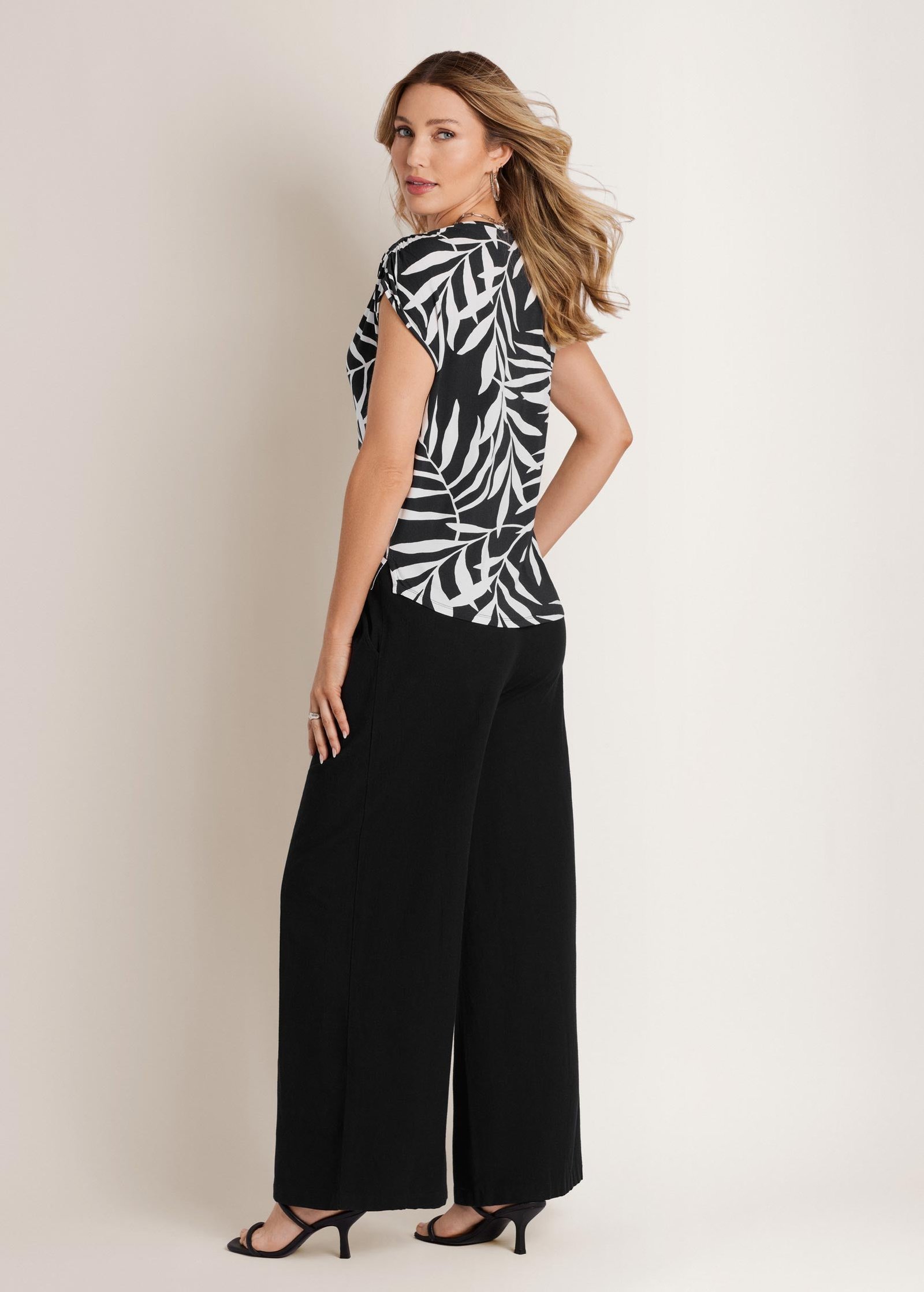 drapey v neck tee bicolor palm