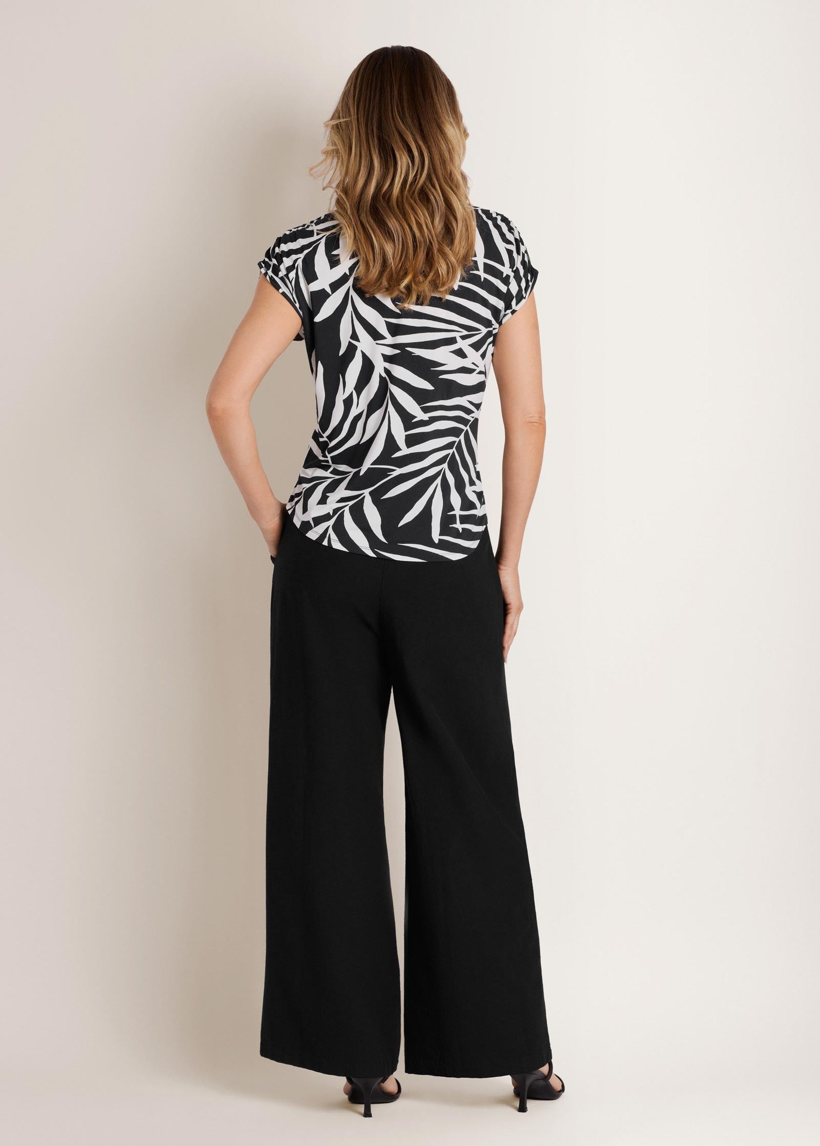 drapey v neck tee bicolor palm
